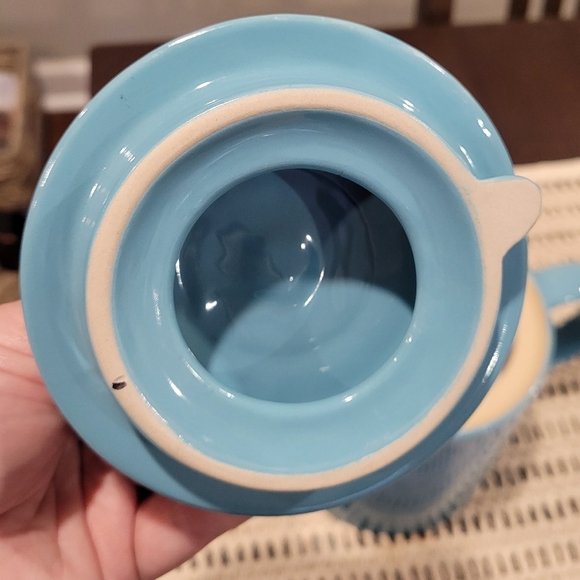 Le Creuset Stoneware Grand Teapot 1.3L in CHAMBRAY BLUE - Picture 4 of 8